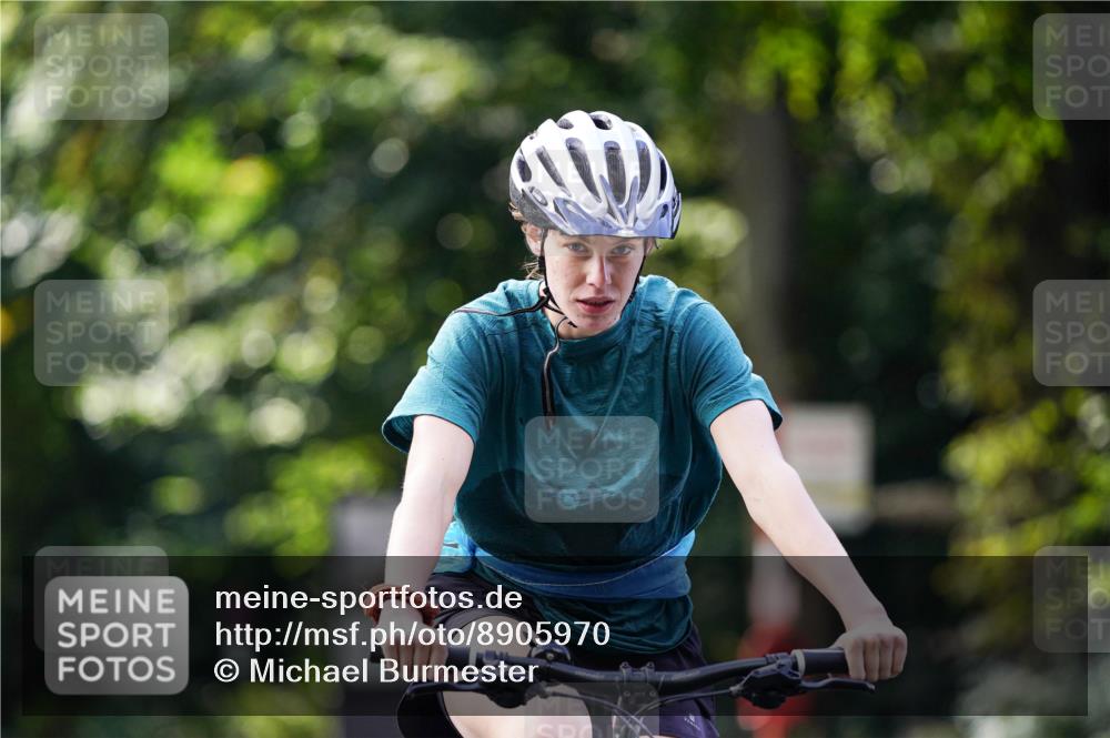 14.09.2025 - Stadtparktriathlon Michael Burmester http://msf.ph/oto/8905970 14.09.2025 13:19:21 Radfahren 1438, 1439, 1527, 1546, 1558, 1598 meine-sportfotos.de