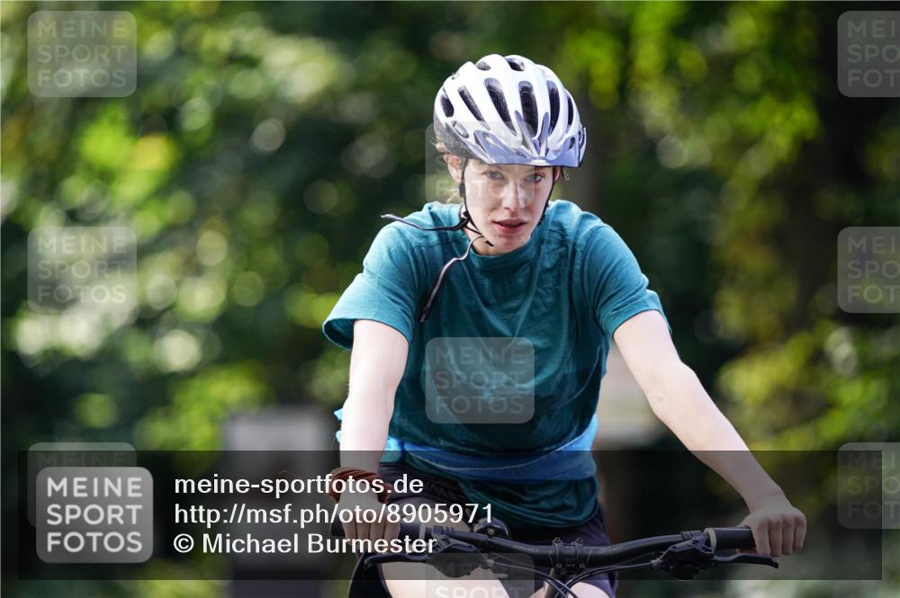 14.09.2025 - Stadtparktriathlon Michael Burmester http://msf.ph/oto/8905971 14.09.2025 13:19:22 Radfahren 1438, 1439, 1527, 1546, 1558, 1598 meine-sportfotos.de