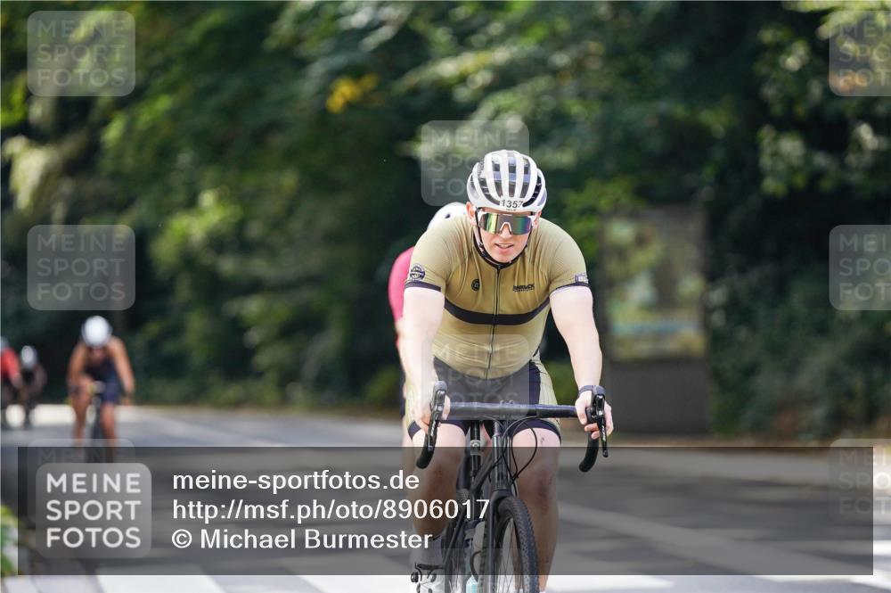 14.09.2025 - Stadtparktriathlon Michael Burmester http://msf.ph/oto/8906017 14.09.2025 13:19:57 Radfahren 1357, 1376, 1397, 1526, 1541, 1571 meine-sportfotos.de