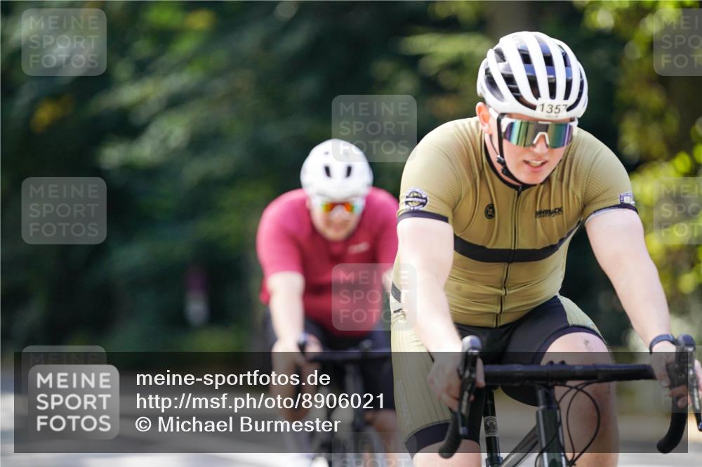 14.09.2025 - Stadtparktriathlon Michael Burmester http://msf.ph/oto/8906021 14.09.2025 13:19:58 Radfahren 1357, 1376, 1426, 1526, 1541, 1571 meine-sportfotos.de