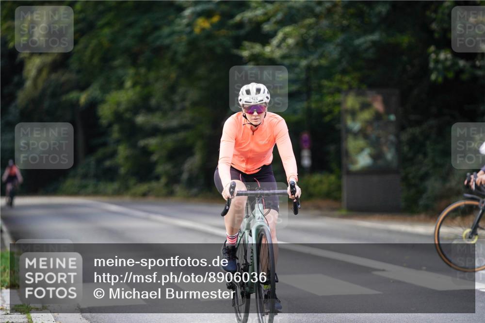 14.09.2025 - Stadtparktriathlon Michael Burmester http://msf.ph/oto/8906036 14.09.2025 13:20:05 Radfahren 1426, 1526, 1571 meine-sportfotos.de
