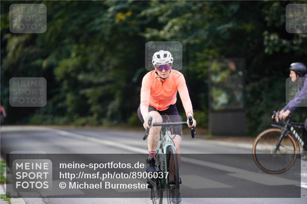 14.09.2025 - Stadtparktriathlon Michael Burmester http://msf.ph/oto/8906037 14.09.2025 13:20:05 Radfahren 1426, 1526, 1571 meine-sportfotos.de