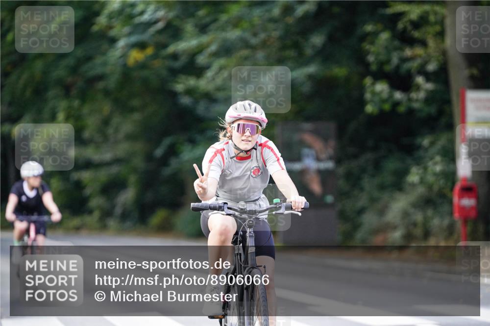 14.09.2025 - Stadtparktriathlon Michael Burmester http://msf.ph/oto/8906066 14.09.2025 13:20:31 Radfahren 1437, 1465, 1576, 1607 meine-sportfotos.de