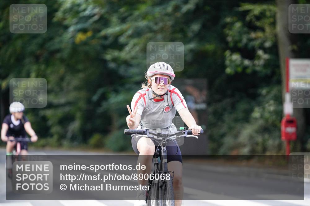 14.09.2025 - Stadtparktriathlon Michael Burmester http://msf.ph/oto/8906068 14.09.2025 13:20:32 Radfahren 1437, 1465, 1576, 1607 meine-sportfotos.de