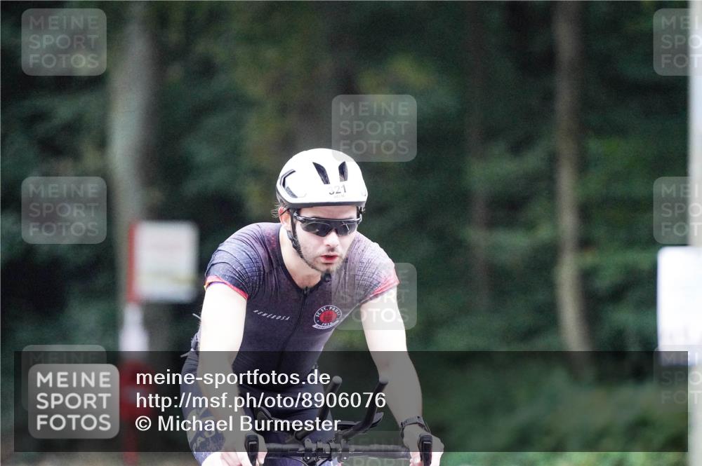 14.09.2025 - Stadtparktriathlon Michael Burmester http://msf.ph/oto/8906076 14.09.2025 09:04:48 Radfahren 321, 367, 405, 476 meine-sportfotos.de