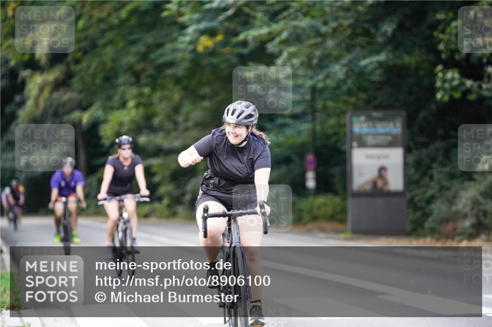 14.09.2025 - Stadtparktriathlon Michael Burmester http://msf.ph/oto/8906100 14.09.2025 13:20:46 Radfahren 1434, 1435, 1463, 1483, 1579, 1603 meine-sportfotos.de