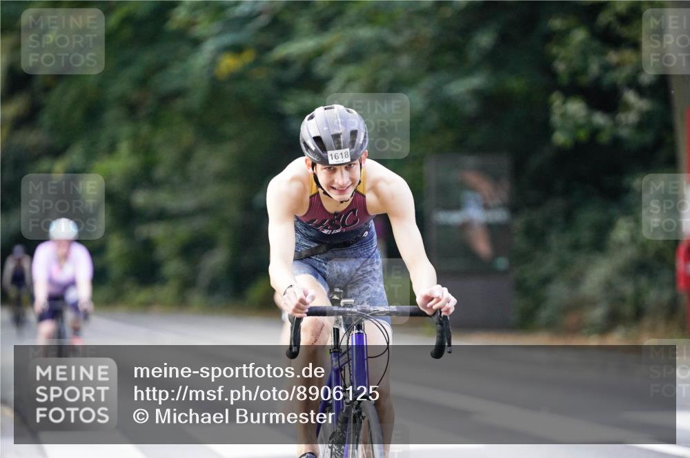 14.09.2025 - Stadtparktriathlon Michael Burmester http://msf.ph/oto/8906125 14.09.2025 13:20:59 Radfahren 1331, 1528, 1556, 1616, 1618 meine-sportfotos.de