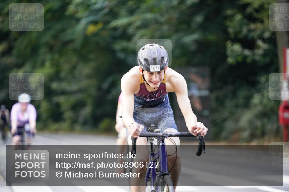 14.09.2025 - Stadtparktriathlon Michael Burmester http://msf.ph/oto/8906127 14.09.2025 13:20:59 Radfahren 1331, 1528, 1556, 1616, 1618 meine-sportfotos.de