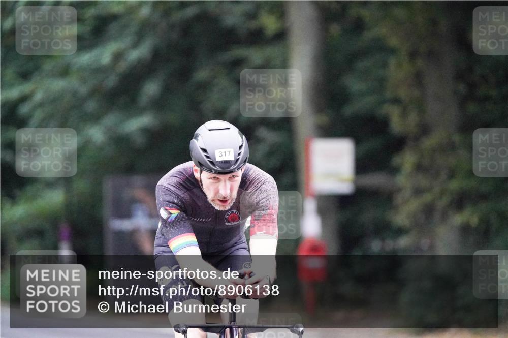 14.09.2025 - Stadtparktriathlon Michael Burmester http://msf.ph/oto/8906138 14.09.2025 09:05:45 Radfahren 317, 327, 330 meine-sportfotos.de