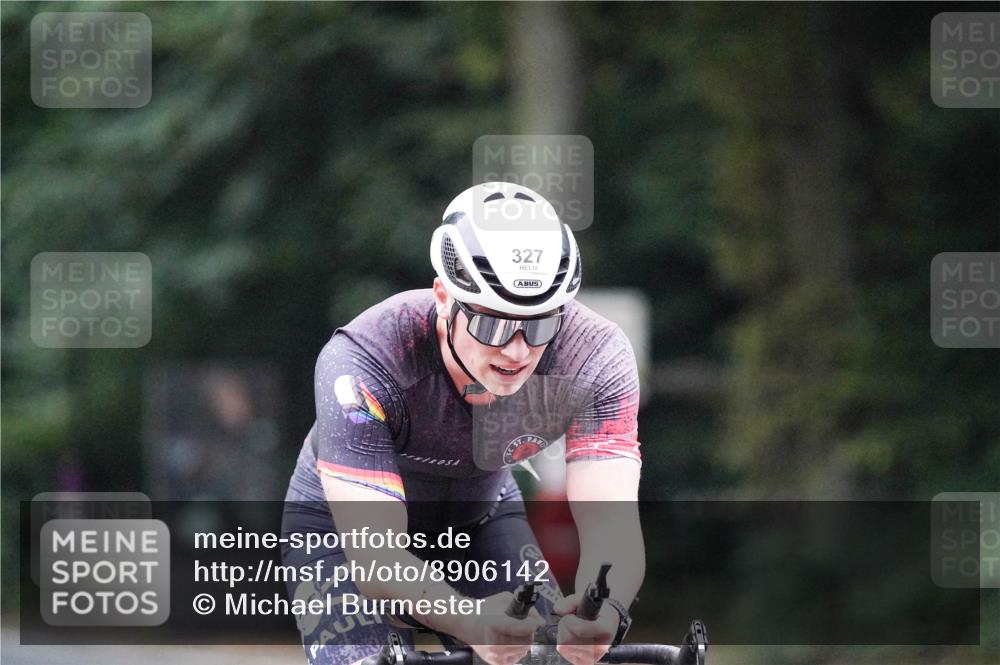 14.09.2025 - Stadtparktriathlon Michael Burmester http://msf.ph/oto/8906142 14.09.2025 09:05:47 Radfahren 317, 327, 330 meine-sportfotos.de