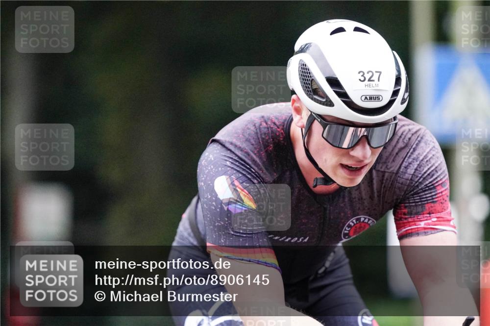 14.09.2025 - Stadtparktriathlon Michael Burmester http://msf.ph/oto/8906145 14.09.2025 09:05:47 Radfahren 317, 327, 330 meine-sportfotos.de
