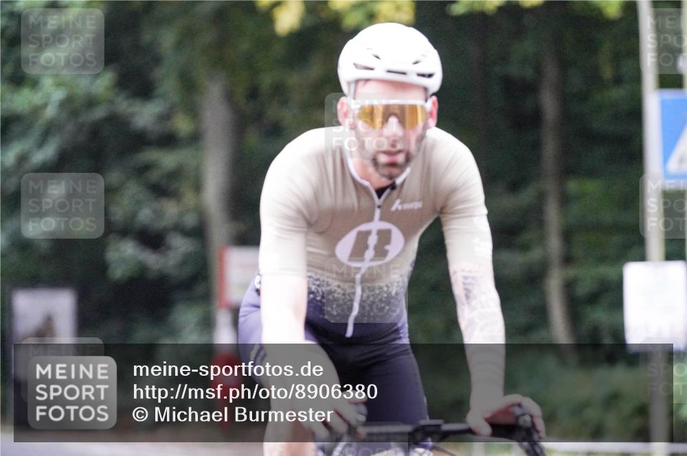 14.09.2025 - Stadtparktriathlon Michael Burmester http://msf.ph/oto/8906380 14.09.2025 09:08:45 Radfahren 318, 326, 339, 340, 342, 345, 347, 365, 392, 410, 418, 437 meine-sportfotos.de