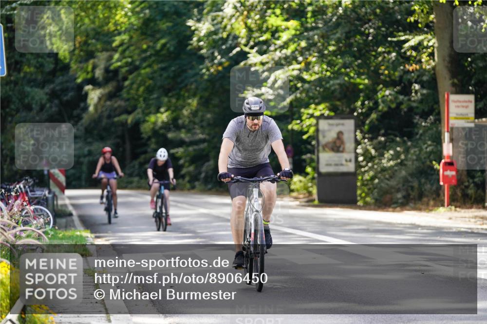 14.09.2025 - Stadtparktriathlon Michael Burmester http://msf.ph/oto/8906450 14.09.2025 13:24:26 Radfahren 1459, 1477, 1496, 1569 meine-sportfotos.de