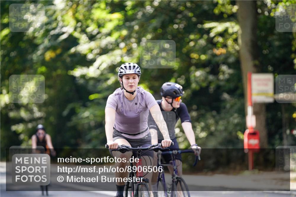 14.09.2025 - Stadtparktriathlon Michael Burmester http://msf.ph/oto/8906506 14.09.2025 13:25:02 Radfahren 1323, 1432, 1474, 1532, 1544, 1597 meine-sportfotos.de