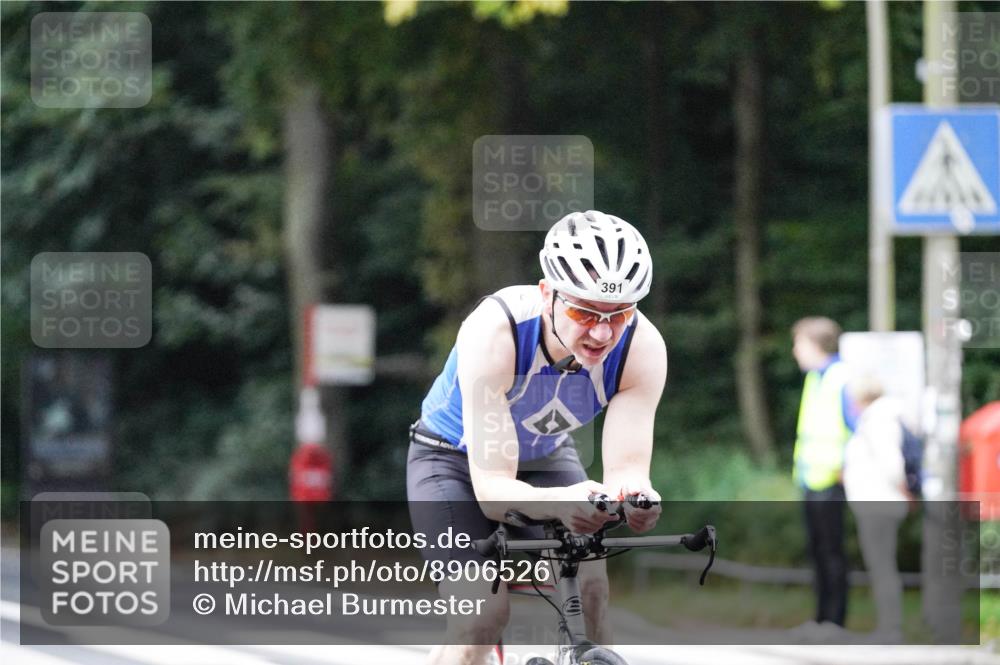 14.09.2025 - Stadtparktriathlon Michael Burmester http://msf.ph/oto/8906526 14.09.2025 09:10:16 Radfahren 336, 391, 414 meine-sportfotos.de