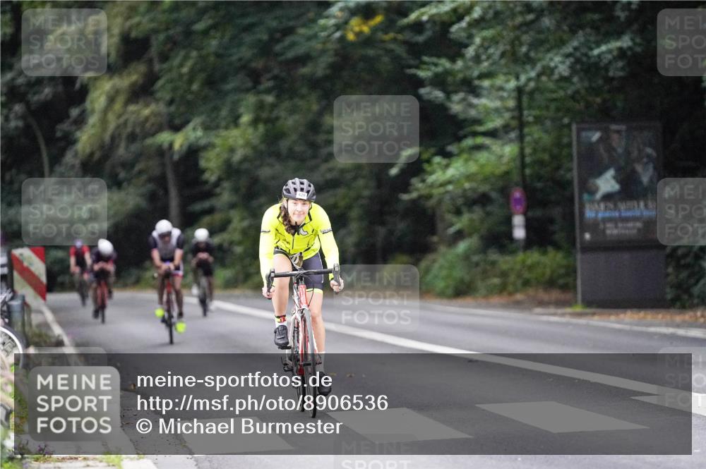 14.09.2025 - Stadtparktriathlon Michael Burmester http://msf.ph/oto/8906536 14.09.2025 09:10:31 Radfahren 303, 325, 372, 420 meine-sportfotos.de