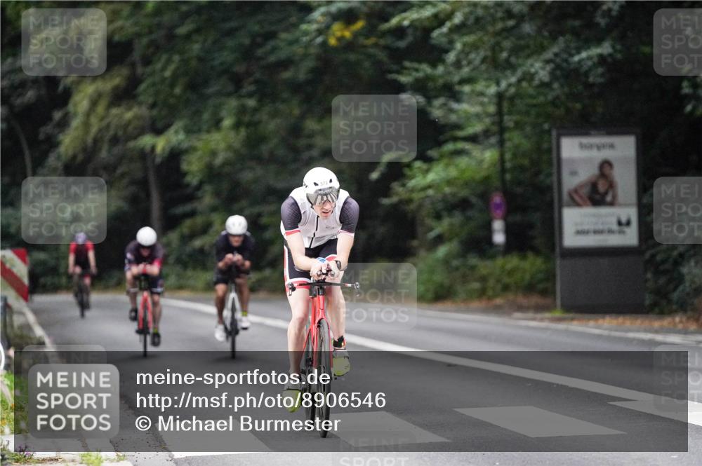14.09.2025 - Stadtparktriathlon Michael Burmester http://msf.ph/oto/8906546 14.09.2025 09:10:33 Radfahren 303, 325, 372, 395, 420 meine-sportfotos.de