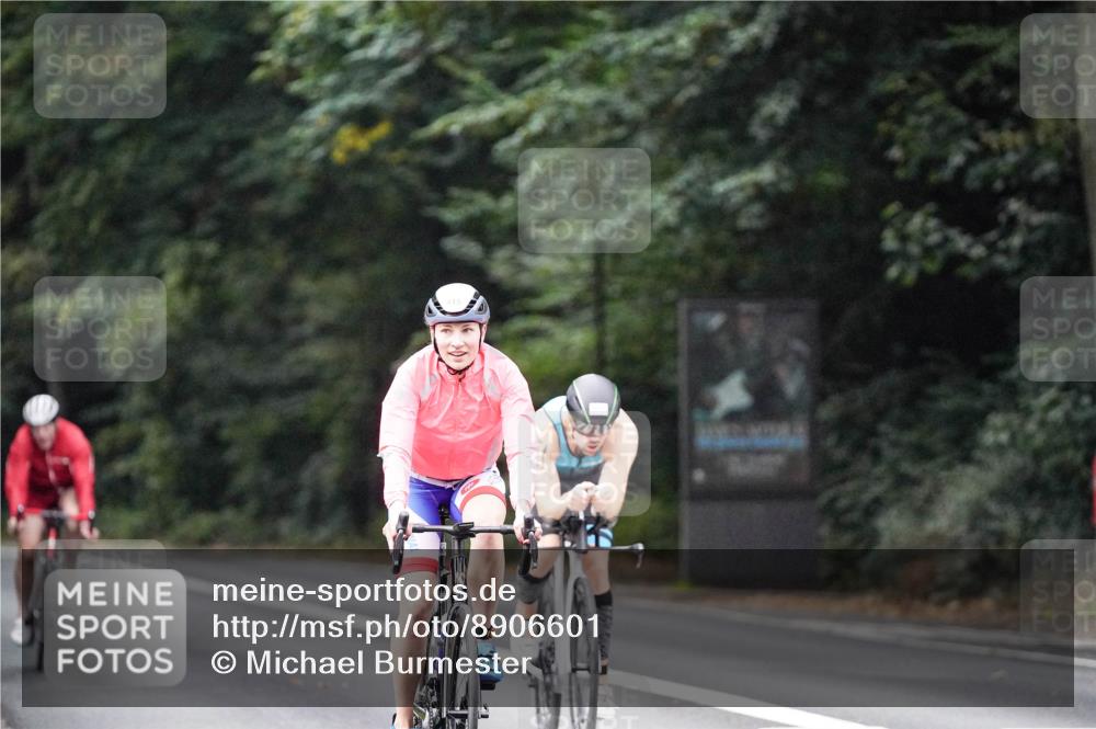 14.09.2025 - Stadtparktriathlon Michael Burmester http://msf.ph/oto/8906601 14.09.2025 09:10:55 Radfahren 302, 360, 382, 415, 421, 435 meine-sportfotos.de