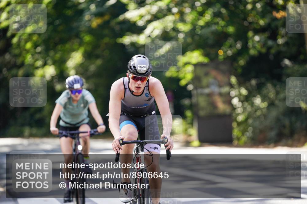14.09.2025 - Stadtparktriathlon Michael Burmester http://msf.ph/oto/8906645 14.09.2025 13:26:32 Radfahren 1467, 1515, 1534, 1620 meine-sportfotos.de