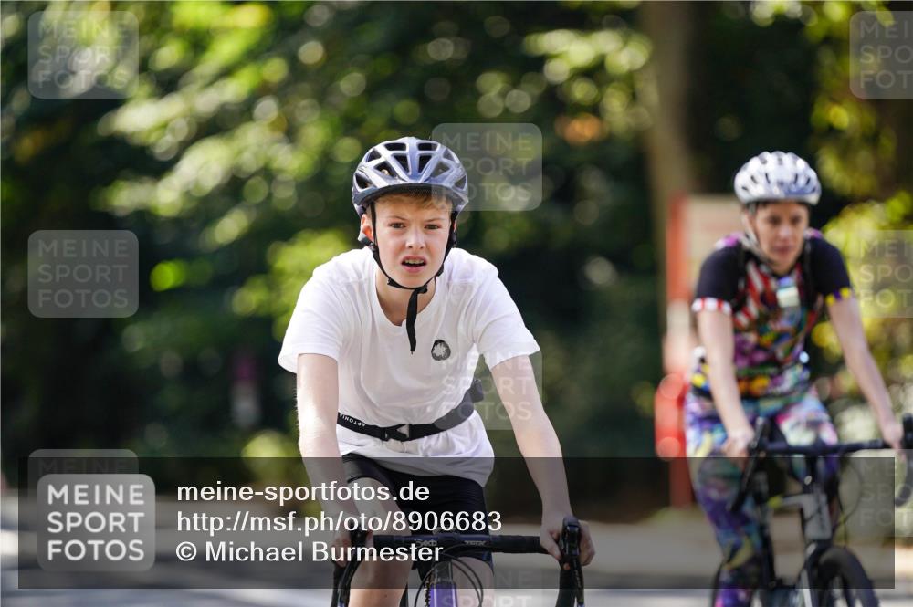 14.09.2025 - Stadtparktriathlon Michael Burmester http://msf.ph/oto/8906683 14.09.2025 13:26:56 Radfahren 1436, 1447, 1448, 1493, 1494, 1526, 1571, 1587, 1589, 1591 meine-sportfotos.de