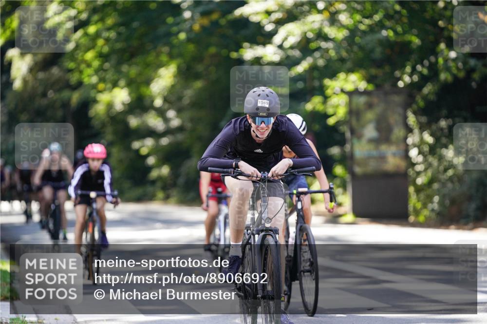 14.09.2025 - Stadtparktriathlon Michael Burmester http://msf.ph/oto/8906692 14.09.2025 13:27:03 Radfahren 1436, 1453, 1493, 1537, 1549, 1571, 1573, 1582, 1587 meine-sportfotos.de