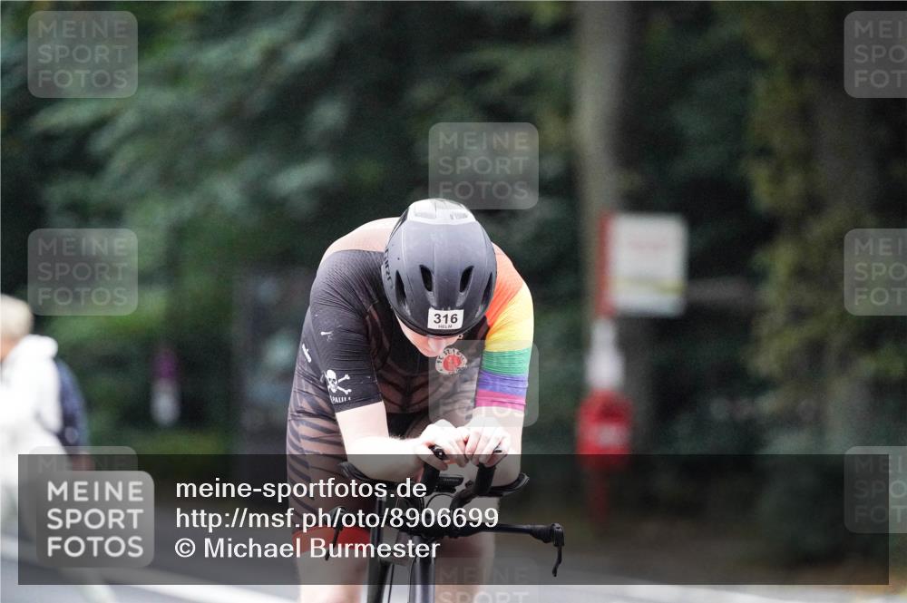14.09.2025 - Stadtparktriathlon Michael Burmester http://msf.ph/oto/8906699 14.09.2025 09:11:37 Radfahren 310, 316 meine-sportfotos.de