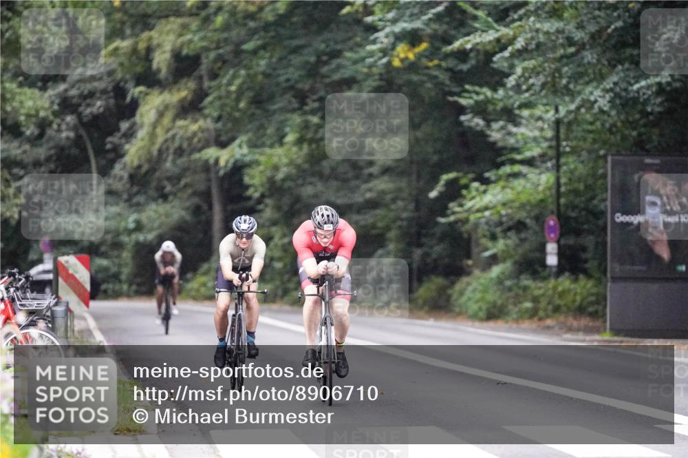 14.09.2025 - Stadtparktriathlon Michael Burmester http://msf.ph/oto/8906710 14.09.2025 09:11:45 Radfahren 310, 335, 338, 394 meine-sportfotos.de