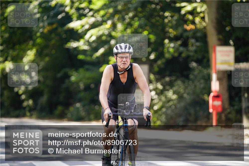 14.09.2025 - Stadtparktriathlon Michael Burmester http://msf.ph/oto/8906723 14.09.2025 13:27:15 Radfahren 1426, 1431, 1453, 1480, 1489, 1501, 1513, 1519, 1527, 1581, 1582, 1607 meine-sportfotos.de