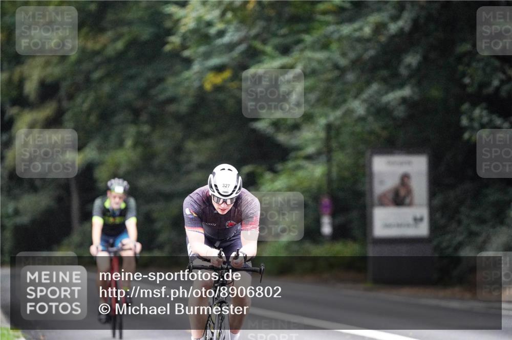 14.09.2025 - Stadtparktriathlon Michael Burmester http://msf.ph/oto/8906802 14.09.2025 09:13:21 Radfahren 327, 359 meine-sportfotos.de