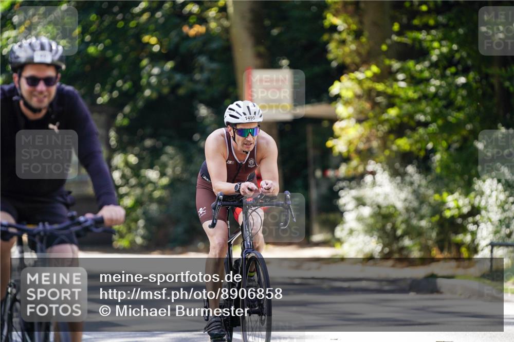 14.09.2025 - Stadtparktriathlon Michael Burmester http://msf.ph/oto/8906858 14.09.2025 13:29:11 Radfahren 1495, 1497, 1525 meine-sportfotos.de