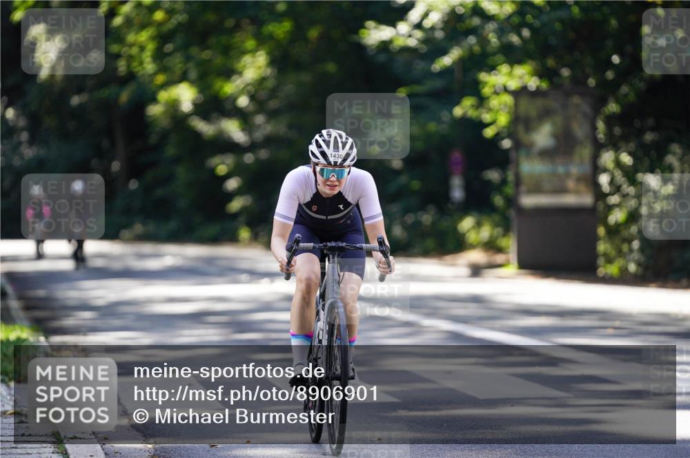 14.09.2025 - Stadtparktriathlon Michael Burmester http://msf.ph/oto/8906901 14.09.2025 13:29:55 Radfahren 1430, 1468 meine-sportfotos.de