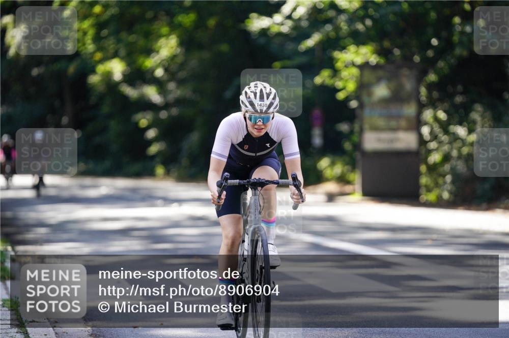 14.09.2025 - Stadtparktriathlon Michael Burmester http://msf.ph/oto/8906904 14.09.2025 13:29:56 Radfahren 1430, 1468 meine-sportfotos.de