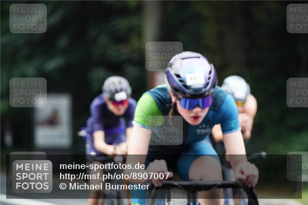 14.09.2025 - Stadtparktriathlon Michael Burmester http://msf.ph/oto/8907007 14.09.2025 09:15:42 Radfahren 315, 337, 354, 361, 437, 451, 487 meine-sportfotos.de