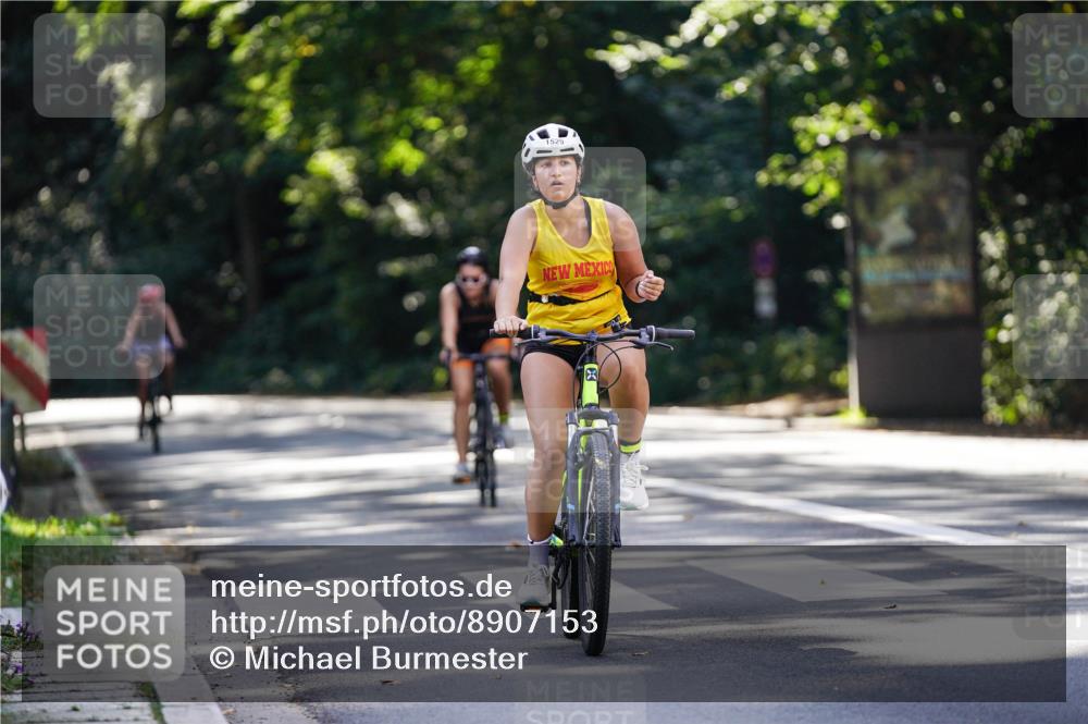 14.09.2025 - Stadtparktriathlon Michael Burmester http://msf.ph/oto/8907153 14.09.2025 13:33:22 Radfahren 1529, 1532, 1569, 1574 meine-sportfotos.de