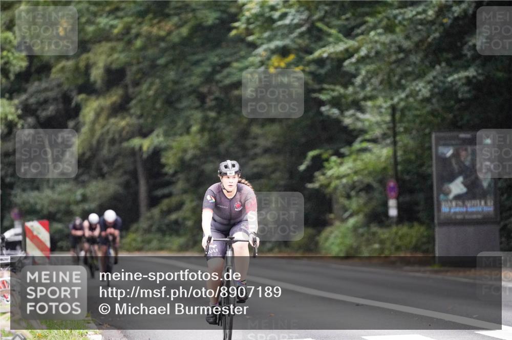 14.09.2025 - Stadtparktriathlon Michael Burmester http://msf.ph/oto/8907189 14.09.2025 09:17:23 Radfahren 313, 335, 387, 416, 421, 436, 463 meine-sportfotos.de