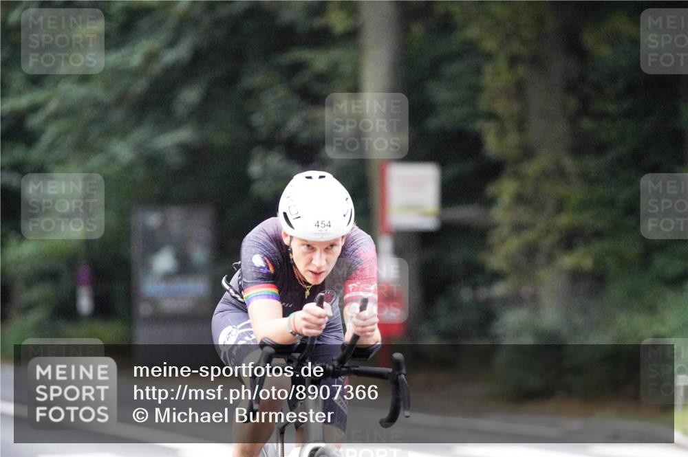 14.09.2025 - Stadtparktriathlon Michael Burmester http://msf.ph/oto/8907366 14.09.2025 09:18:50 Radfahren 302, 454, 493, 499, 502 meine-sportfotos.de