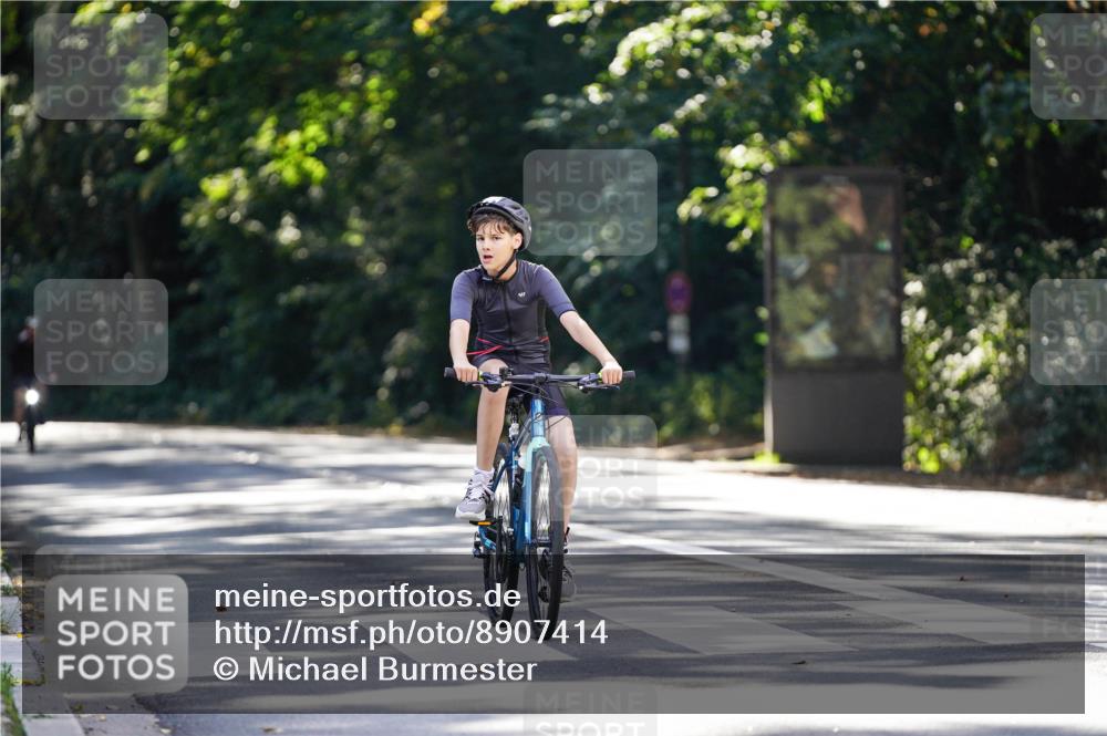 14.09.2025 - Stadtparktriathlon Michael Burmester http://msf.ph/oto/8907414 14.09.2025 13:38:25 Radfahren 1601 meine-sportfotos.de