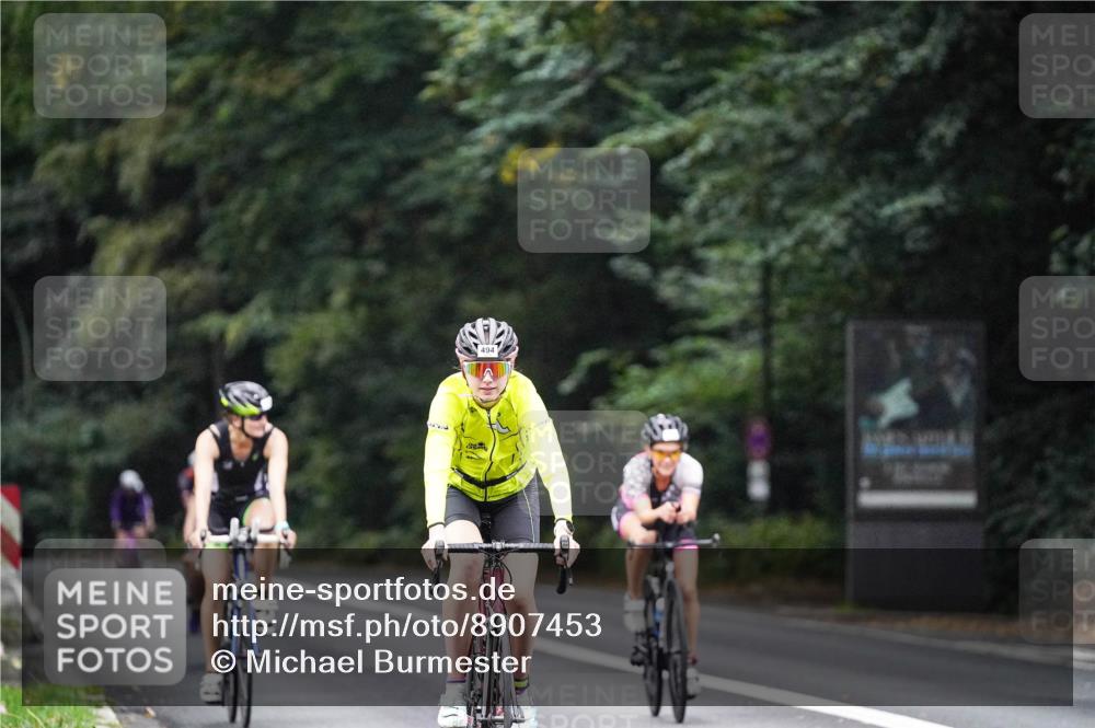 14.09.2025 - Stadtparktriathlon Michael Burmester http://msf.ph/oto/8907453 14.09.2025 09:19:28 Radfahren 304, 439, 443, 467, 477, 479, 486, 492, 494, 495 meine-sportfotos.de