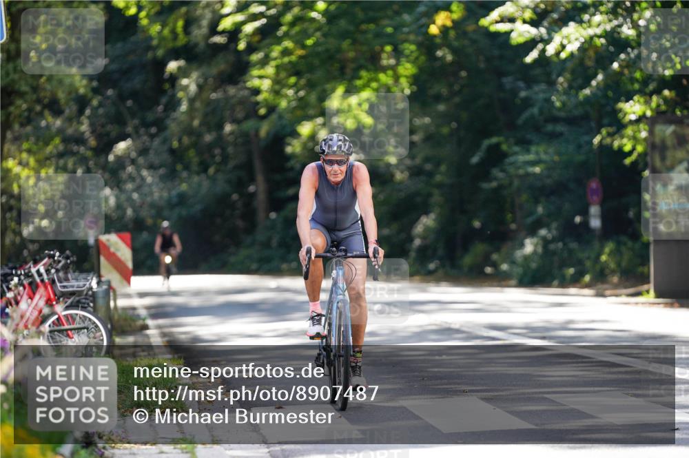 14.09.2025 - Stadtparktriathlon Michael Burmester http://msf.ph/oto/8907487 14.09.2025 13:39:52 Radfahren 1490 meine-sportfotos.de