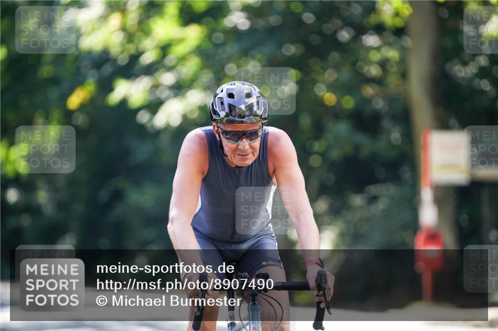 14.09.2025 - Stadtparktriathlon Michael Burmester http://msf.ph/oto/8907490 14.09.2025 13:39:54 Radfahren 1490 meine-sportfotos.de