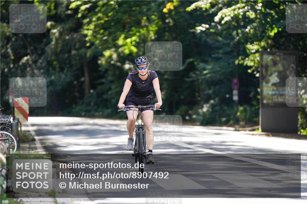 14.09.2025 - Stadtparktriathlon Michael Burmester http://msf.ph/oto/8907492 14.09.2025 13:40:04 Radfahren 1463 meine-sportfotos.de