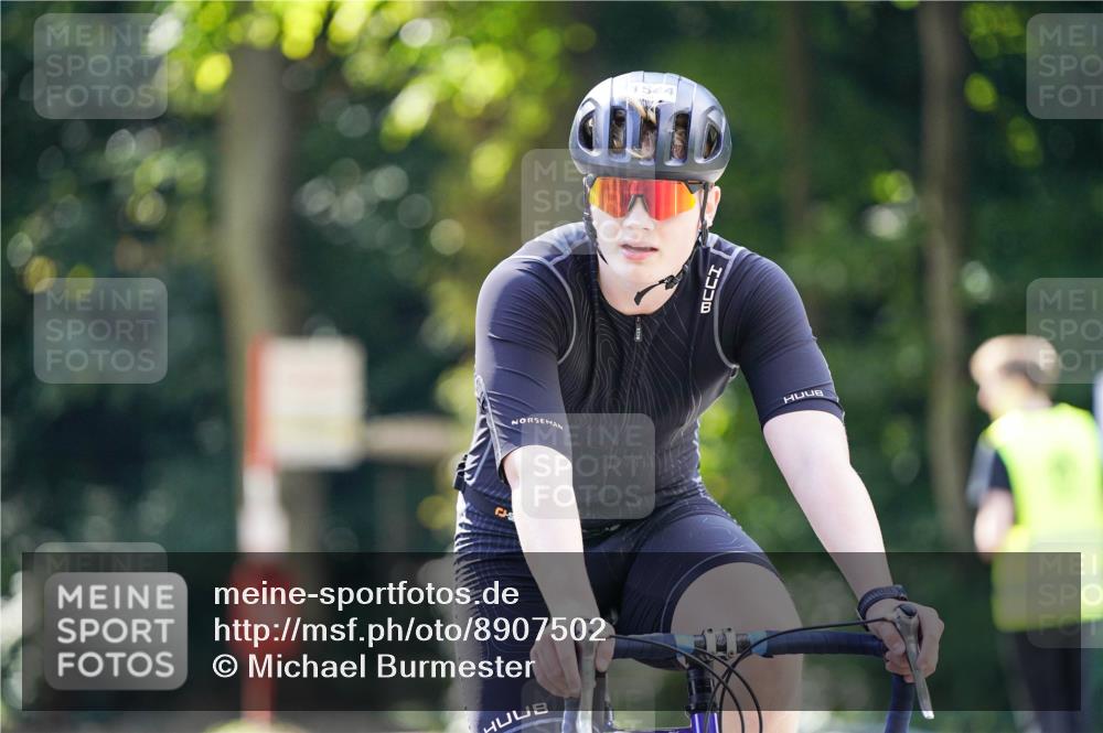 14.09.2025 - Stadtparktriathlon Michael Burmester http://msf.ph/oto/8907502 14.09.2025 13:40:35 Radfahren 1544 meine-sportfotos.de