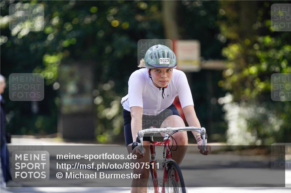 14.09.2025 - Stadtparktriathlon Michael Burmester http://msf.ph/oto/8907511 14.09.2025 13:40:47 Radfahren 1523, 1526 meine-sportfotos.de
