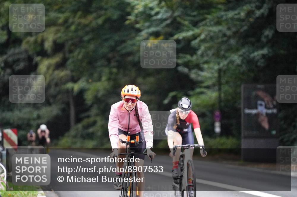 14.09.2025 - Stadtparktriathlon Michael Burmester http://msf.ph/oto/8907533 14.09.2025 09:20:06 Radfahren 333, 368, 423, 438, 503 meine-sportfotos.de