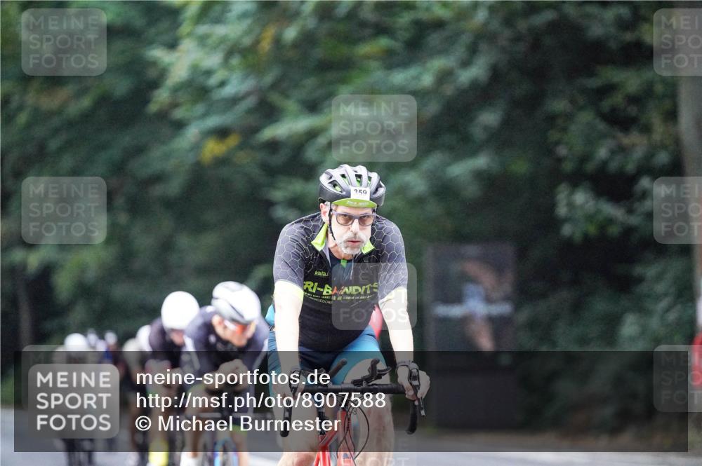 14.09.2025 - Stadtparktriathlon Michael Burmester http://msf.ph/oto/8907588 14.09.2025 09:20:31 Radfahren 301, 318, 326, 340, 345, 346, 347, 359, 363, 370, 371, 373, 377, 381, 389, 445 meine-sportfotos.de