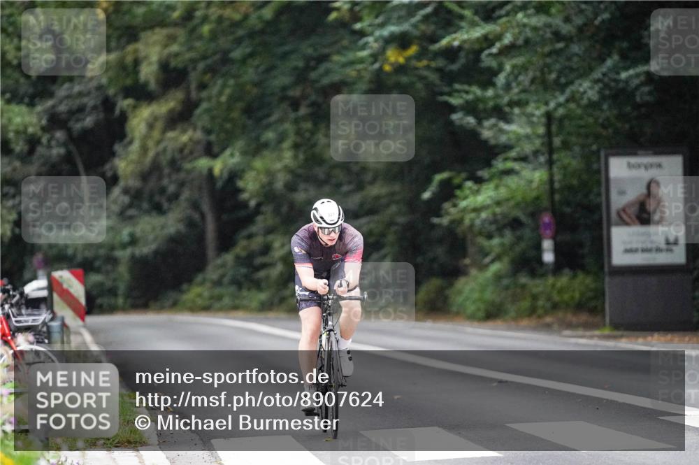 14.09.2025 - Stadtparktriathlon Michael Burmester http://msf.ph/oto/8907624 14.09.2025 09:20:46 Radfahren 327, 386, 448 meine-sportfotos.de