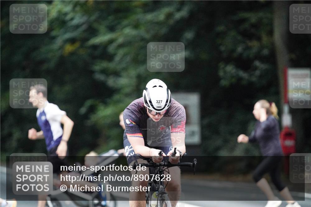 14.09.2025 - Stadtparktriathlon Michael Burmester http://msf.ph/oto/8907628 14.09.2025 09:20:47 Radfahren 327, 386 meine-sportfotos.de