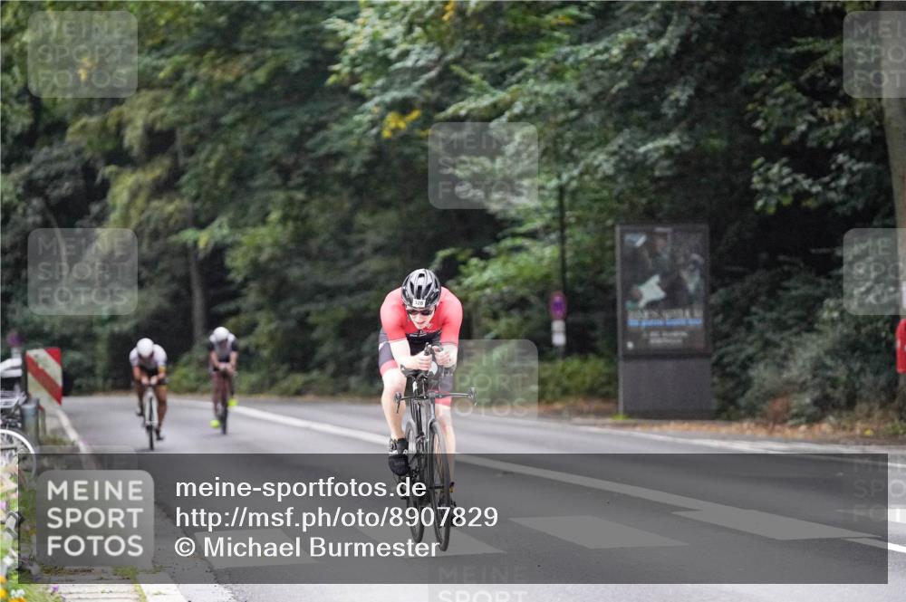14.09.2025 - Stadtparktriathlon Michael Burmester http://msf.ph/oto/8907829 14.09.2025 09:22:44 Radfahren 328, 372, 406 meine-sportfotos.de