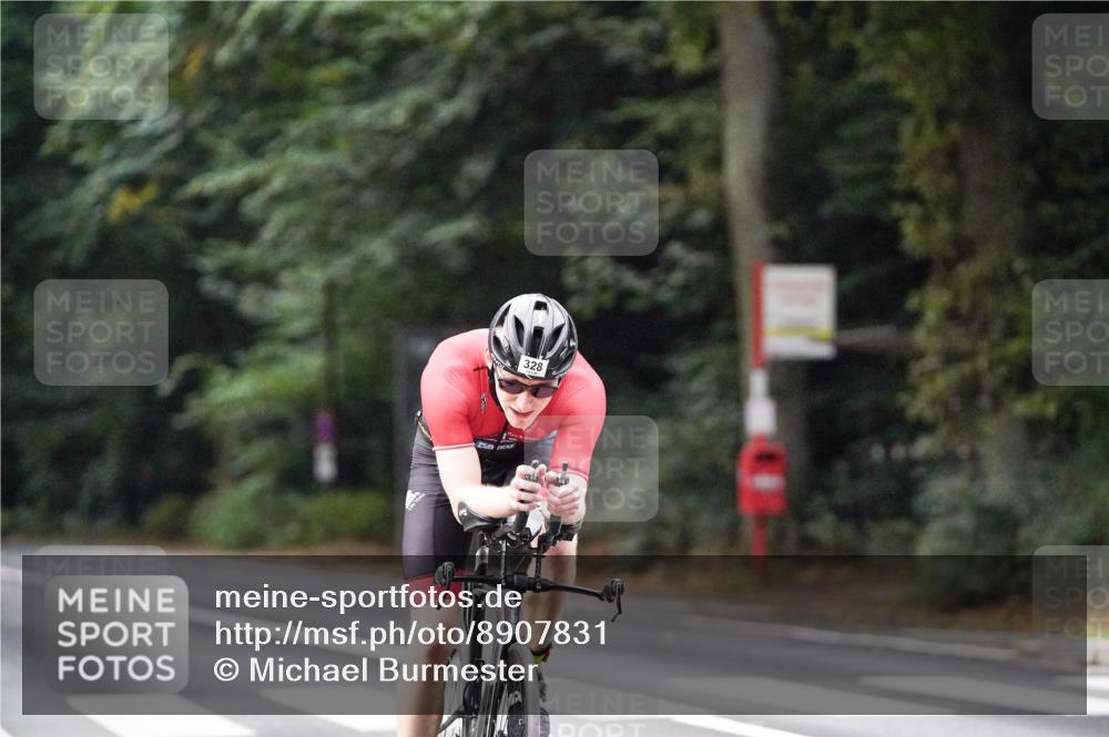 14.09.2025 - Stadtparktriathlon Michael Burmester http://msf.ph/oto/8907831 14.09.2025 09:22:45 Radfahren 328, 372, 406 meine-sportfotos.de