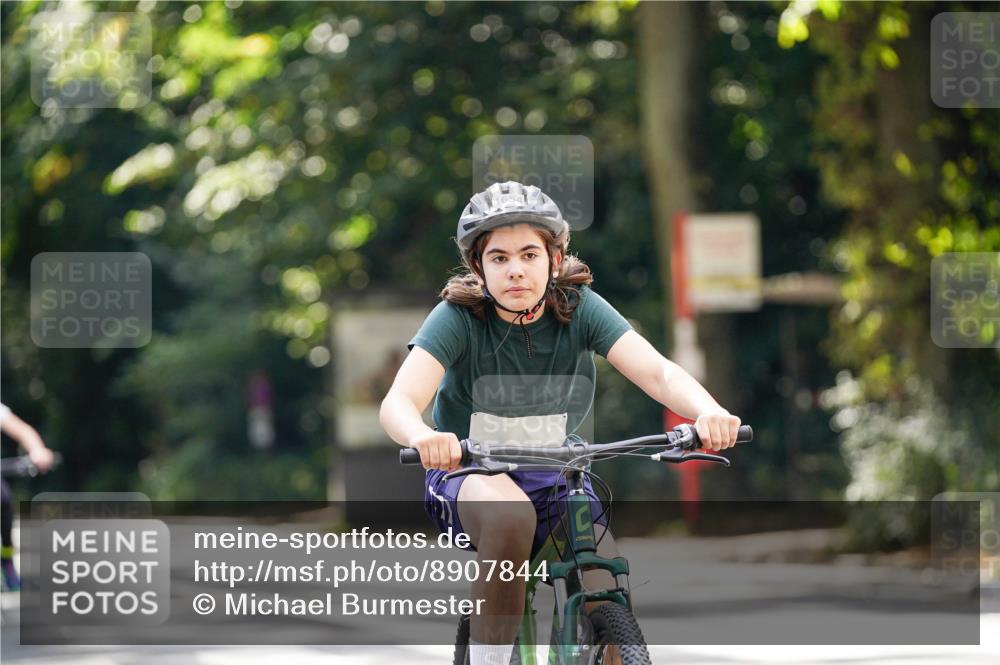 14.09.2025 - Stadtparktriathlon Michael Burmester http://msf.ph/oto/8907844 14.09.2025 13:46:04 Radfahren 1549, 1635, 1654, 1660, 1674 meine-sportfotos.de
